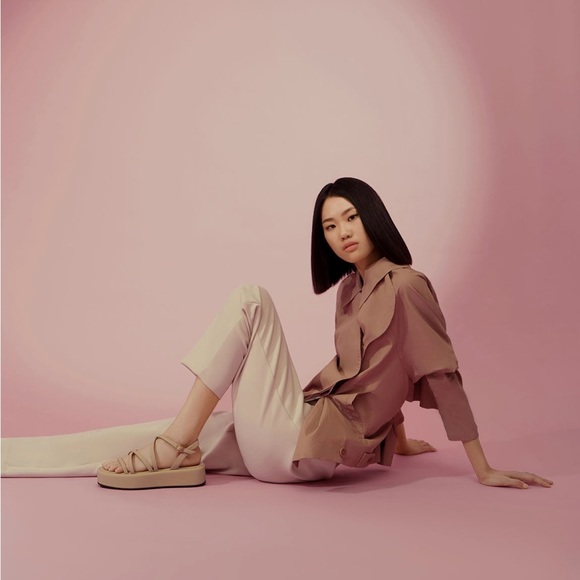 The sandals was using one time. The condition is absolutely good. Size 9 - Picture 5 of 6